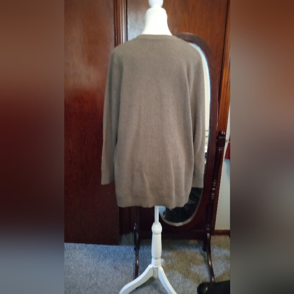 V-neck Gray Sweater - Picture 8 of 8